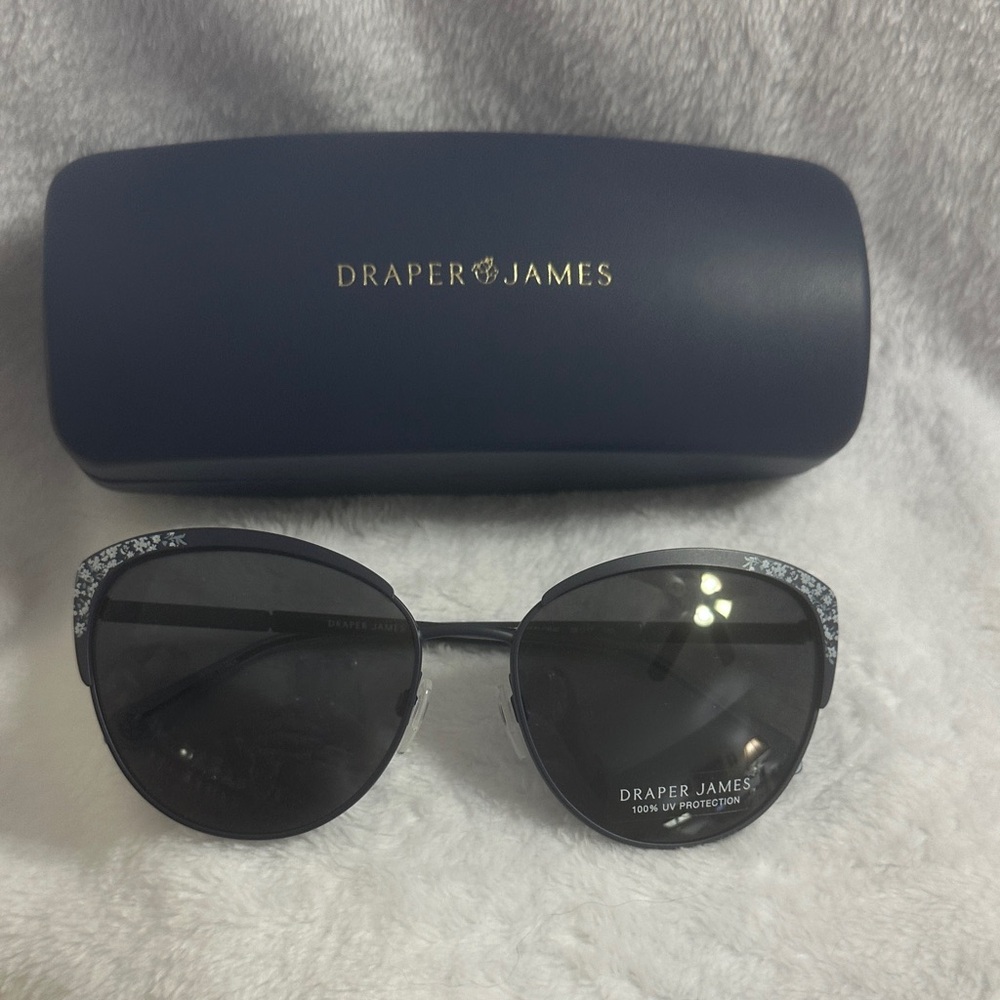 Draper James Elegant Dark Sunglasses